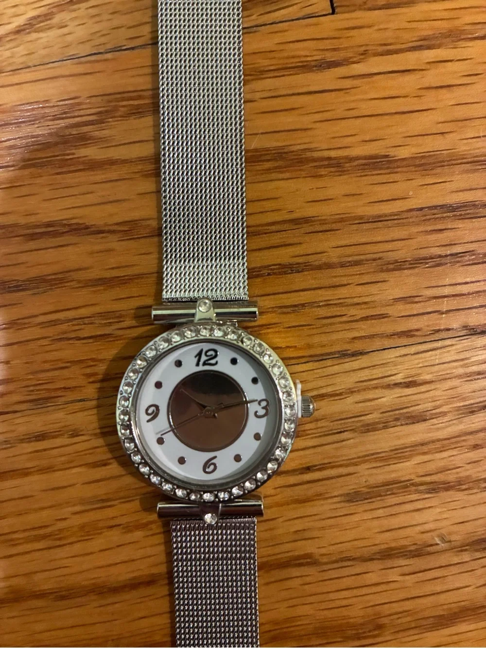 Classic Round Face Mesh Strap Watch - stainless steel